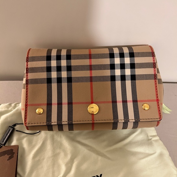 Burberry Hackberry - Picture 2 of 10